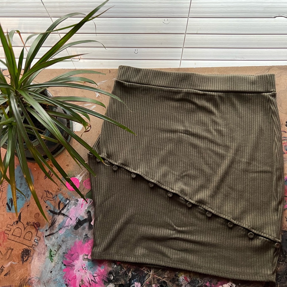 Cute olive color button skirt!